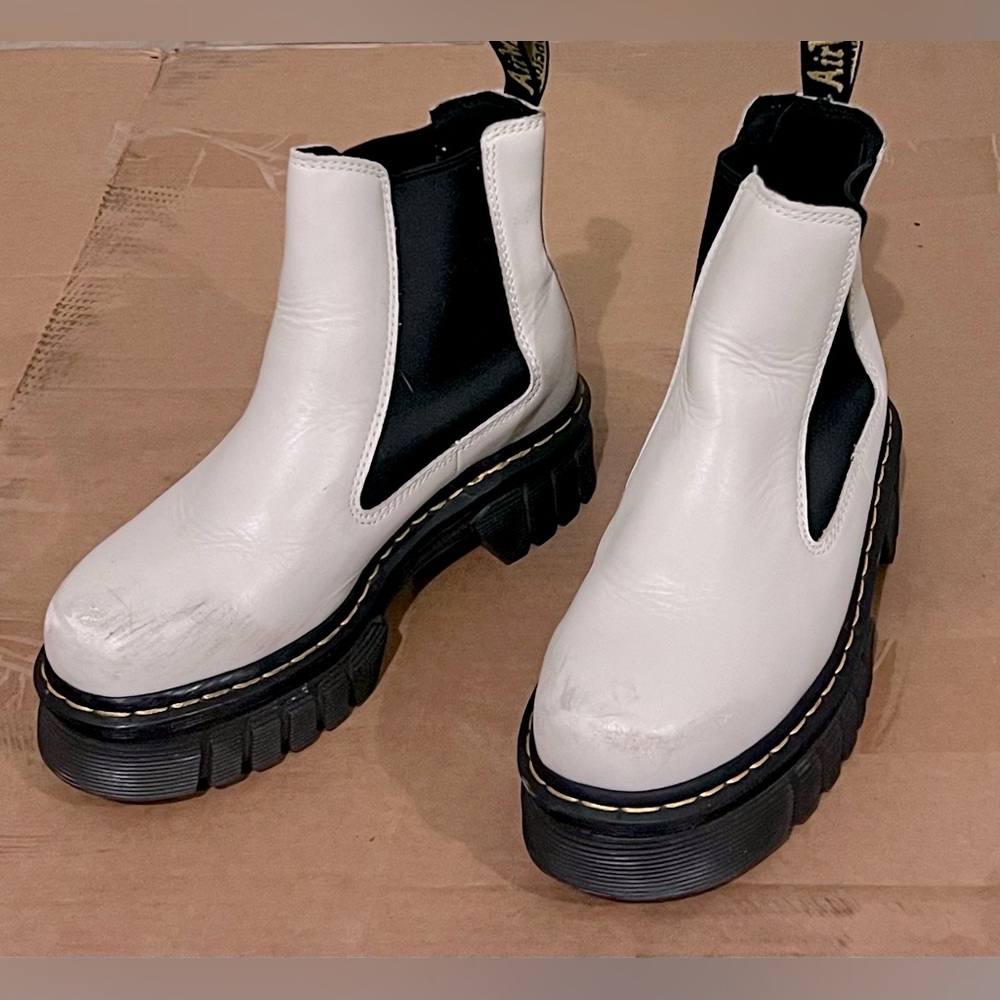 Dr. Martens Audrick Chelsea platform boots size 7